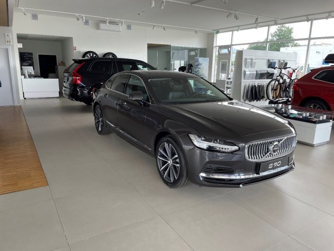 Volvo S90, sedan, T8 Recharge Plug-In Hybrid, barva šedá