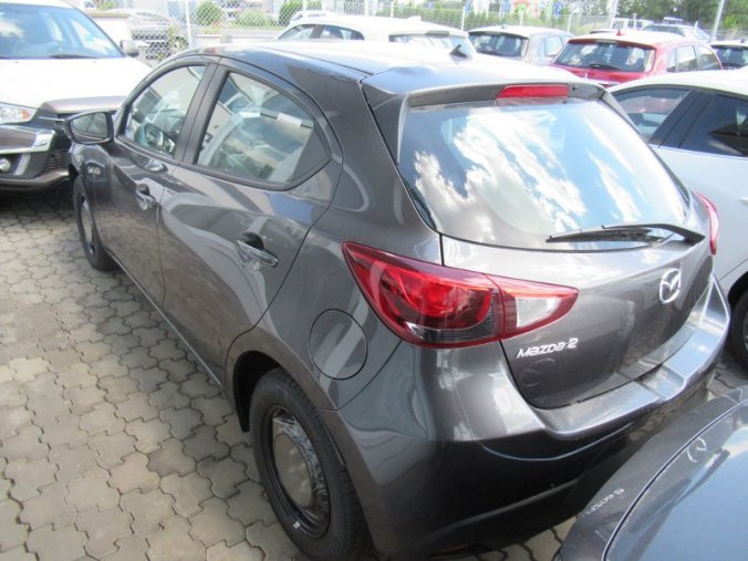 Mazda 2, 1,5i 75koní, barva šedá