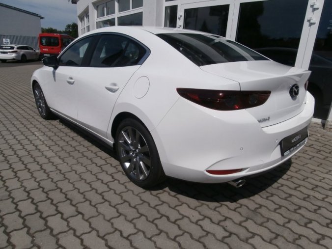 Mazda 3, Skyactiv G122, barva bílá