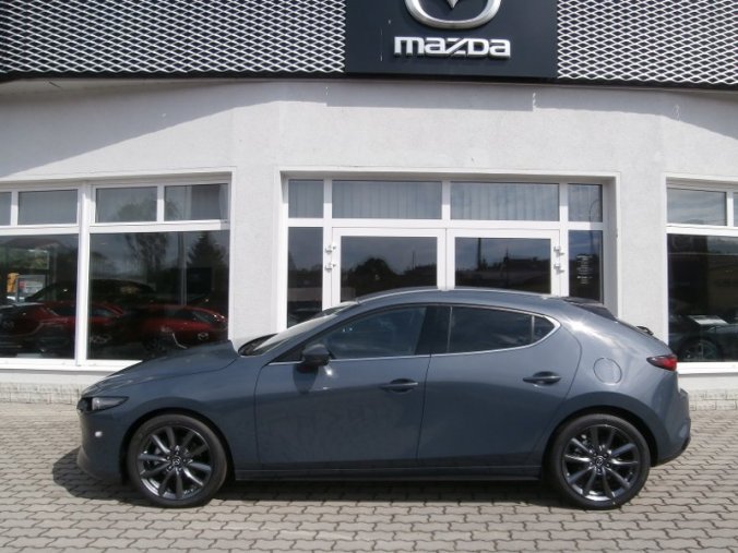 Mazda 3, Skyactiv G122, barva modrá