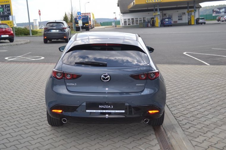 Mazda 3, Skyactiv G122, barva šedá