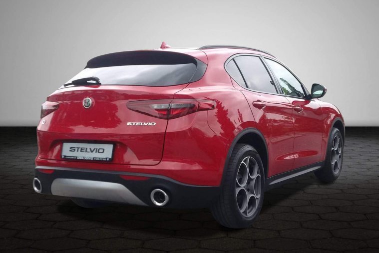 Alfa Romeo Stelvio, 2.0 Turbo 280k Q4 SUPER, barva červená