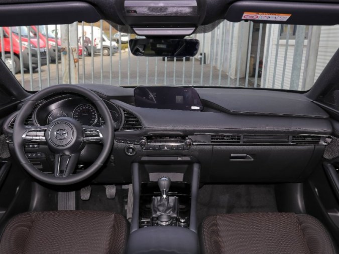 Mazda 3, Skyaktiv G122 PLUS /Safety/Sound/Style/Luxury, barva šedá