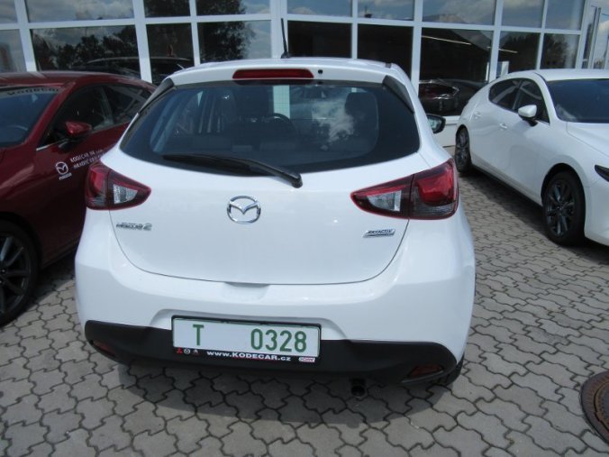 Mazda 2, 1,5i 75koní, barva bílá