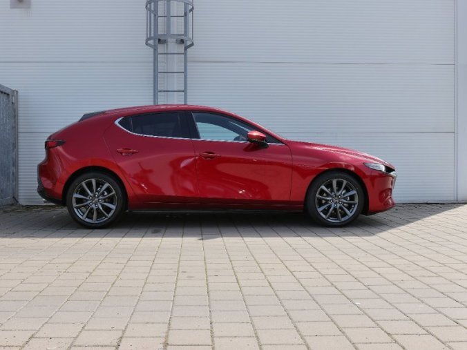 Mazda 3, Skyaktiv G122 PLUS /Safety/Sound/Style/Luxury, barva červená