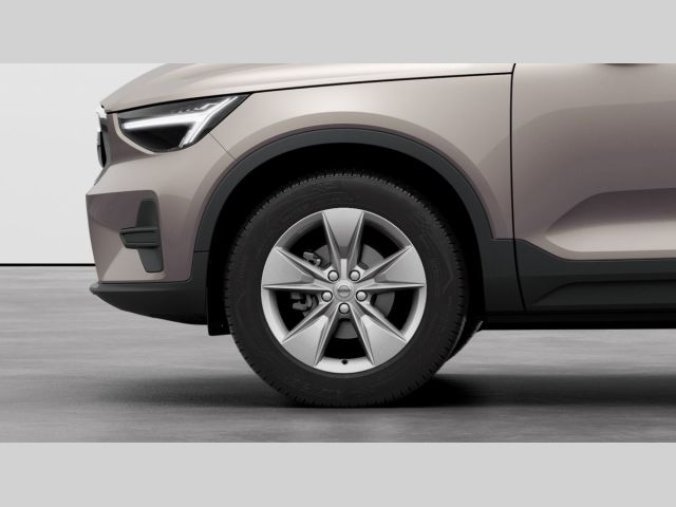 Volvo XC40, B3 2.0L 163 HP AT7 FWD CORE, barva stříbrná