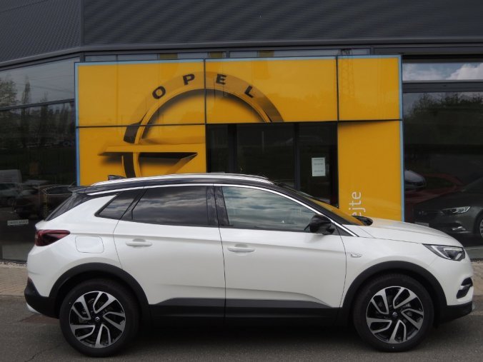 Opel Grandland X, ULTIMATE 1.6T 130kW/180k AT8, barva bílá