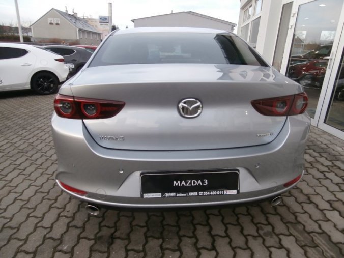 Mazda 3, Skyactiv GT 180, barva stříbrná