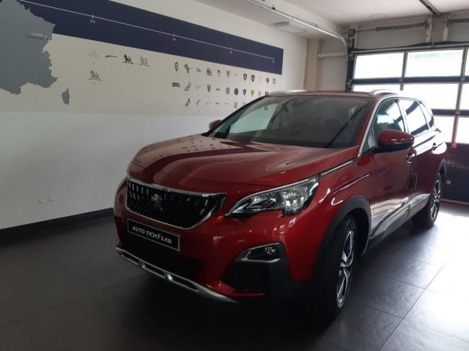 Peugeot 5008, Allure 1,5 BlueHDi 130 96 kW S, barva červená