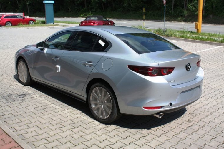 Mazda 3, SKYACTIV-G, barva stříbrná