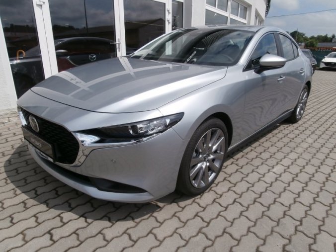 Mazda 3, Skyactiv G122, barva stříbrná