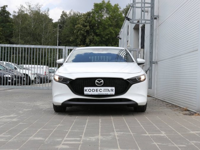 Mazda 3, Skyaktiv G122 MAN Plus, barva bílá