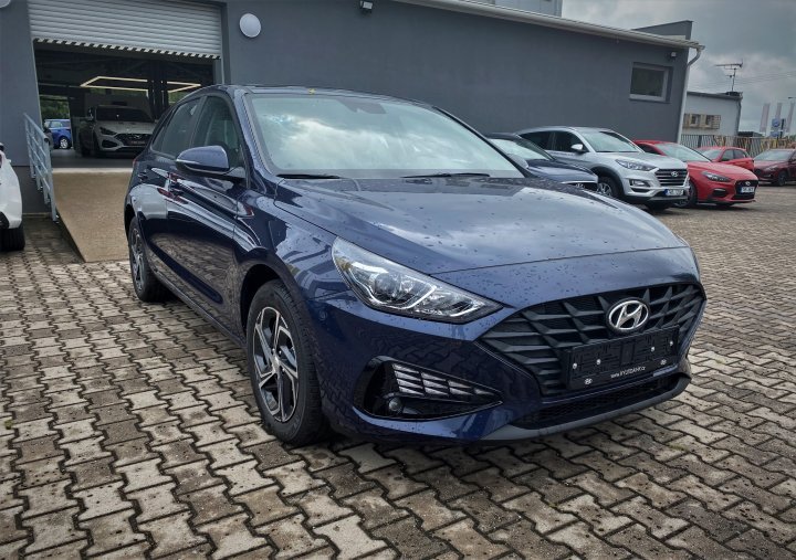 Hyundai i30, 1,5i CVVT 81 kW (95 NAT) 6 st. man, barva modrá