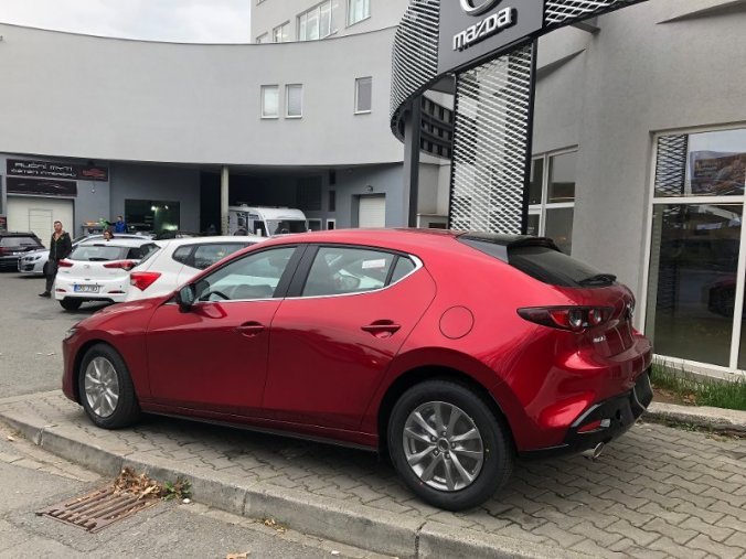 Mazda 3, 2.0i G 122K, barva červená