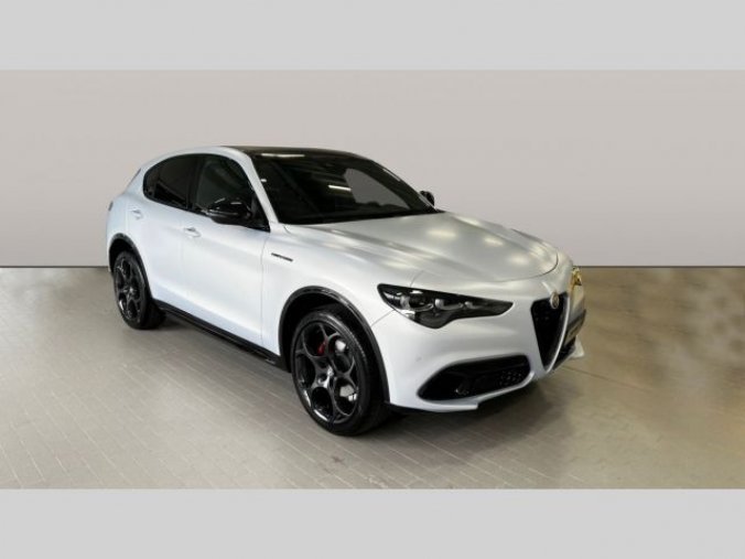 Alfa Romeo Stelvio, 2.0 Turbo 280k Q4 COMPETIZIONE, barva šedá