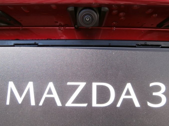 Mazda 3, Skyactiv G122, barva červená