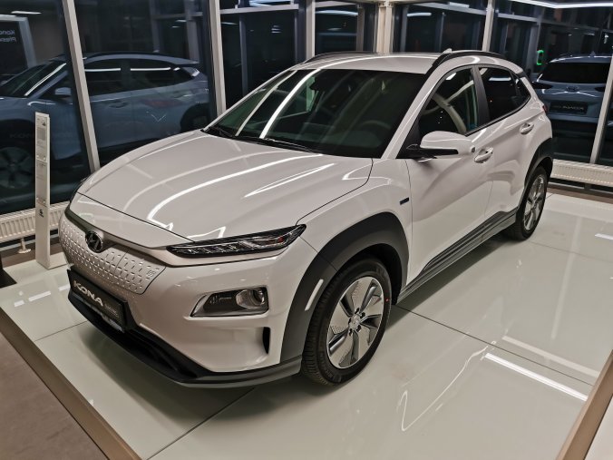 Hyundai Kona, KONA EV 150 kW (elektřina) Stálý redukční převod, barva bílá