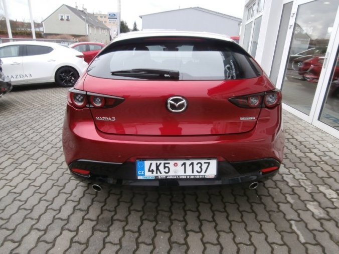 Mazda 3, Skyactiv G122, barva červená