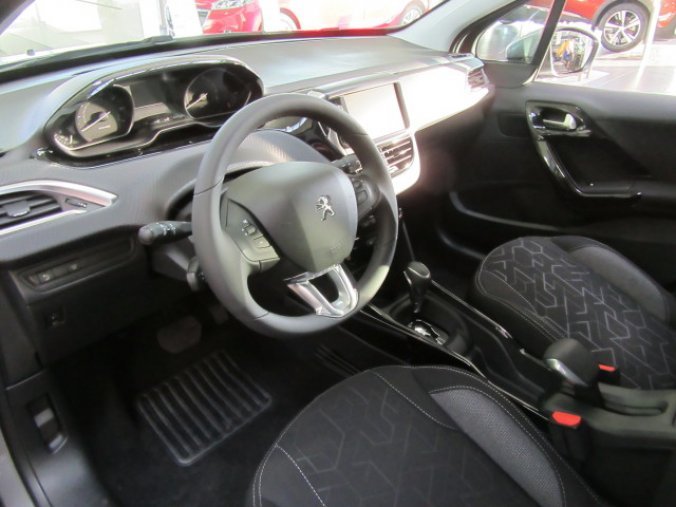 Peugeot 2008, Active 1.2 PureTech 110k EAT6, barva šedá