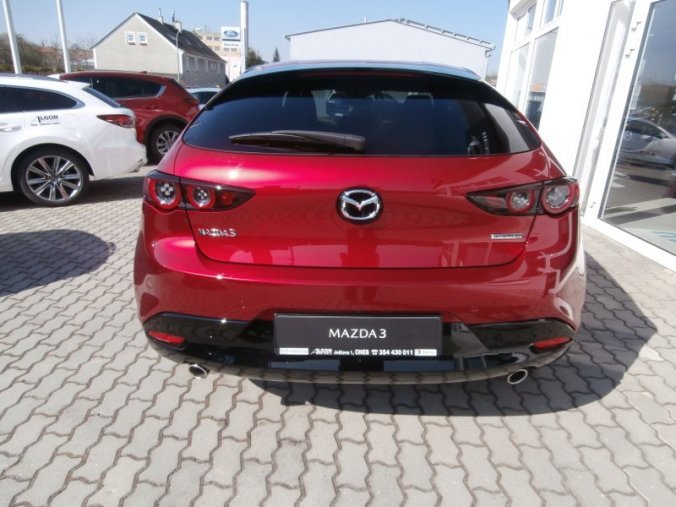 Mazda 3, Skyactiv G122, barva červená