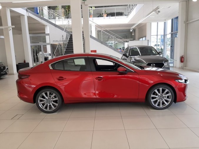 Mazda 3, 2,0 150k - odběr 03/2020, barva červená