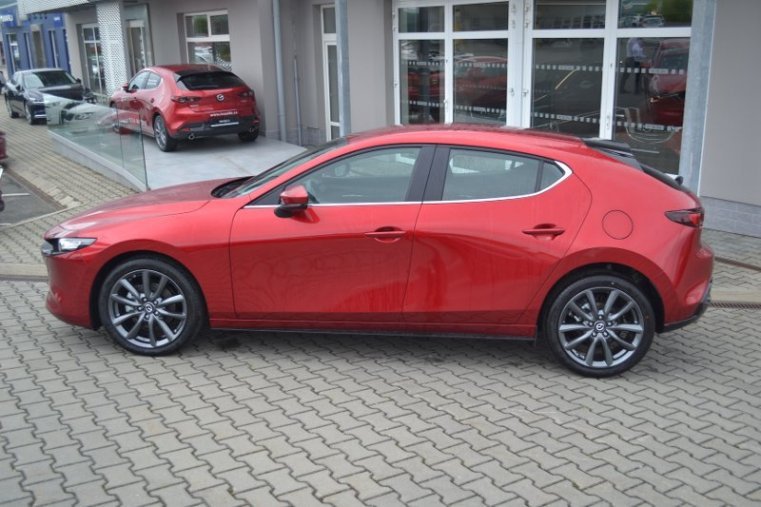 Mazda 3, Skyactiv G122, barva červená