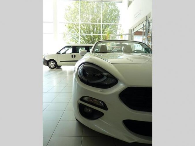 Fiat 124 Spider, 1.4 140k MT Lusso, barva bílá