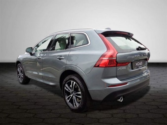 Volvo XC60, T5 2.0L 250 HP MOMENTUM PRO AT, barva šedá