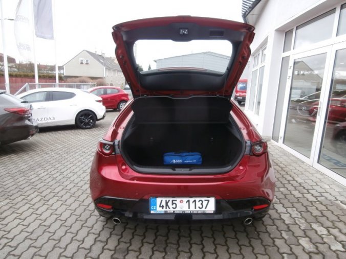 Mazda 3, Skyactiv G122, barva červená