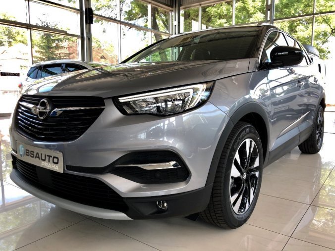 Opel Grandland X, Ultimate 1,6Turbo Automat + ZP, barva stříbrná