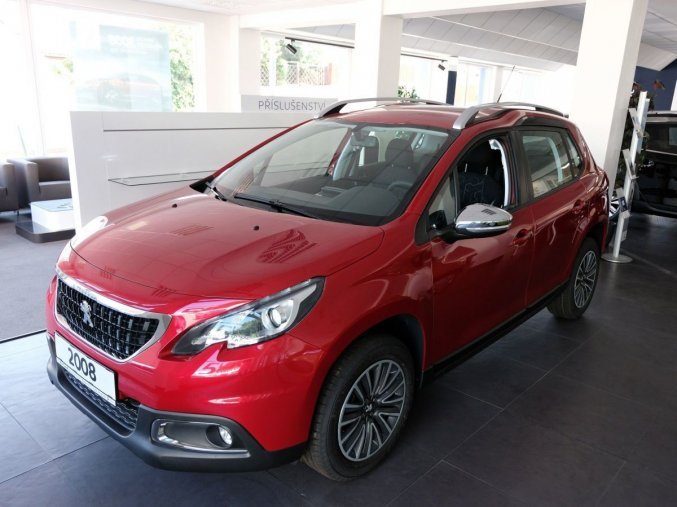 Peugeot 2008, ACTIVE 1.2 PureTech 110 S&amp;, barva červená