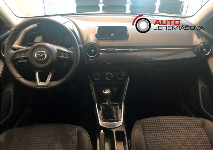 Mazda 2, 1.5 G75k, barva červená