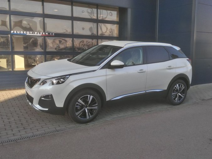 Peugeot 3008, Allure 1.2 PureTech 130, barva bílá