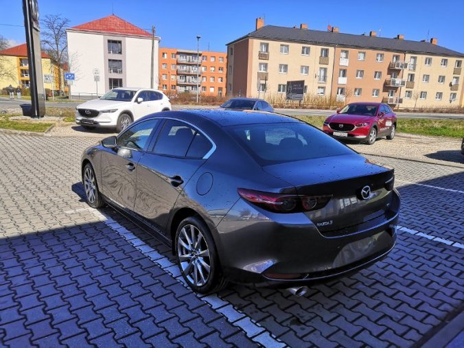 Mazda 3, 2,0 Sky-X 132kW/180k, barva šedá