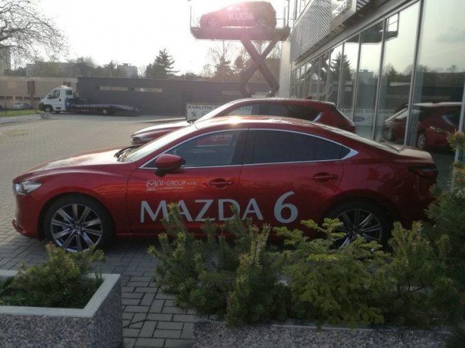 Mazda 6, 2,0i 121k, barva červená