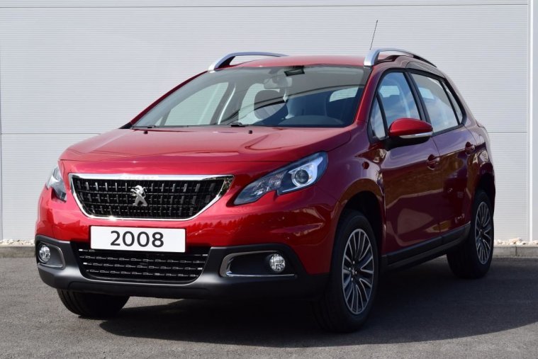 Peugeot 2008, ACTIVE 1.2 PureTech 110k, MAN6, barva černá