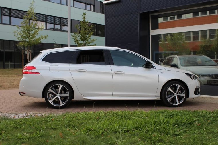 Peugeot 308, SW GT LINE 1.2 PT 130k EAT8, barva bílá