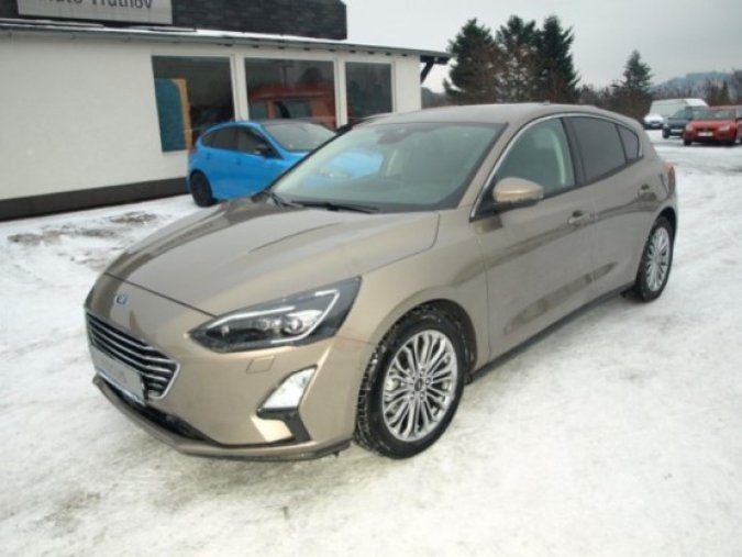 Ford Focus, 1.0 EcoBoost, barva stříbrná