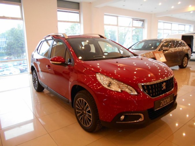 Peugeot 2008, ACTIVE 1.2 PureTech 82k MAN5, barva červená