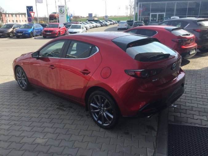 Mazda 3, Skyactiv 2,0i 90kW 122k, barva červená