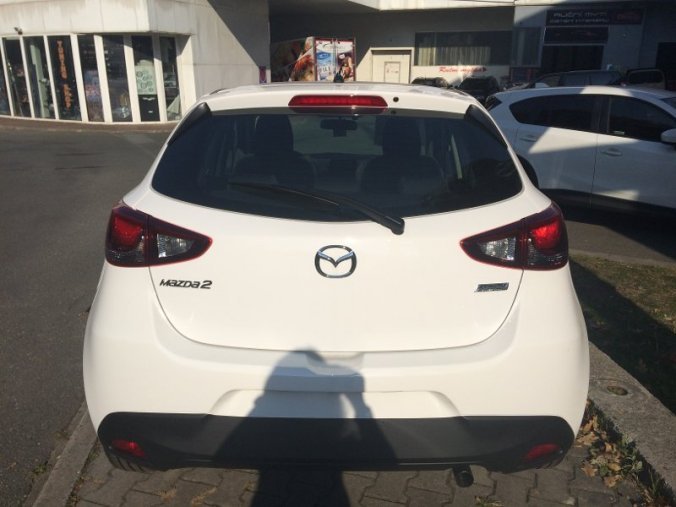 Mazda 2, 1.5i G 75K, barva bílá