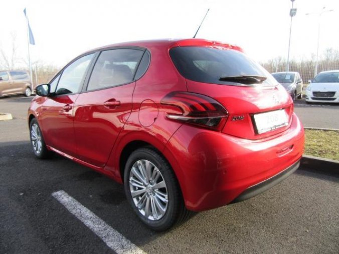 Peugeot 208, ACTIVE 1.2 PureTech 82k MAN5, barva červená