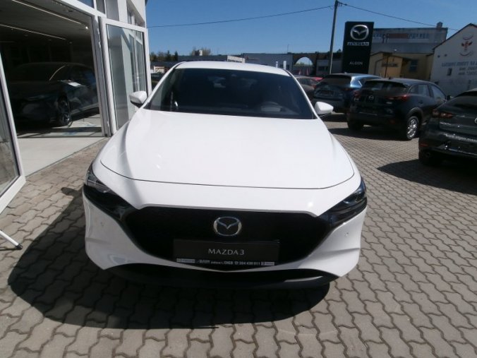 Mazda 3, Skyactiv G122, barva bílá