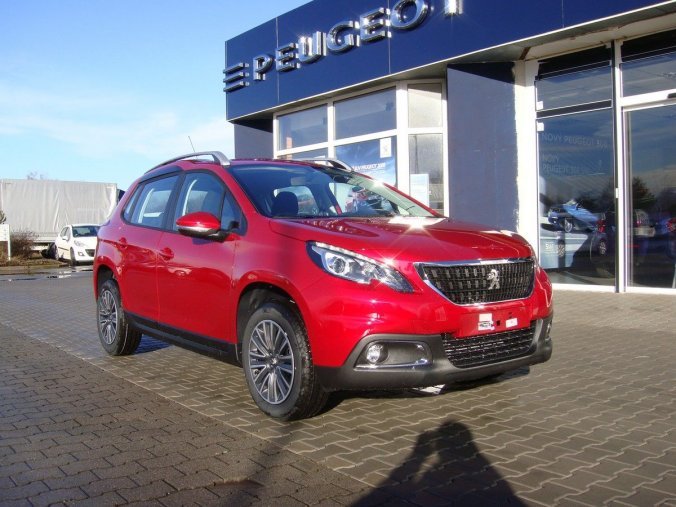 Peugeot 2008, Active 1.2 Pure Tech 130k, barva červená