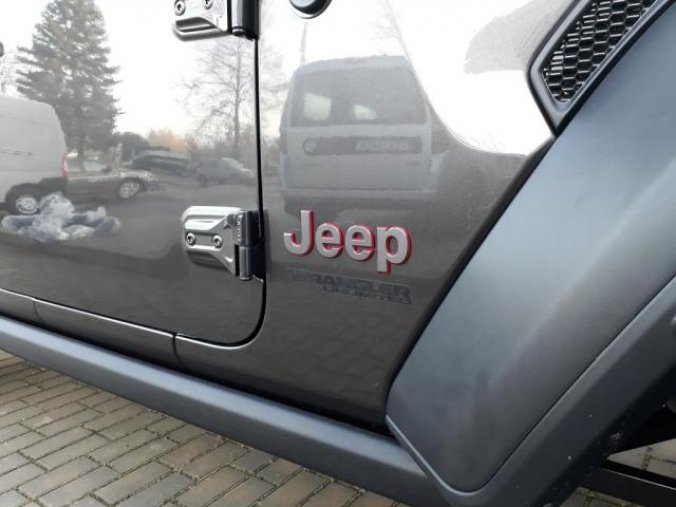 Jeep Wrangler, 2,0T 270 PS Rubicon Unlimited, barva šedá