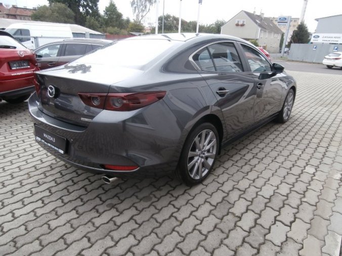 Mazda 3, Skyactiv G122, barva šedá