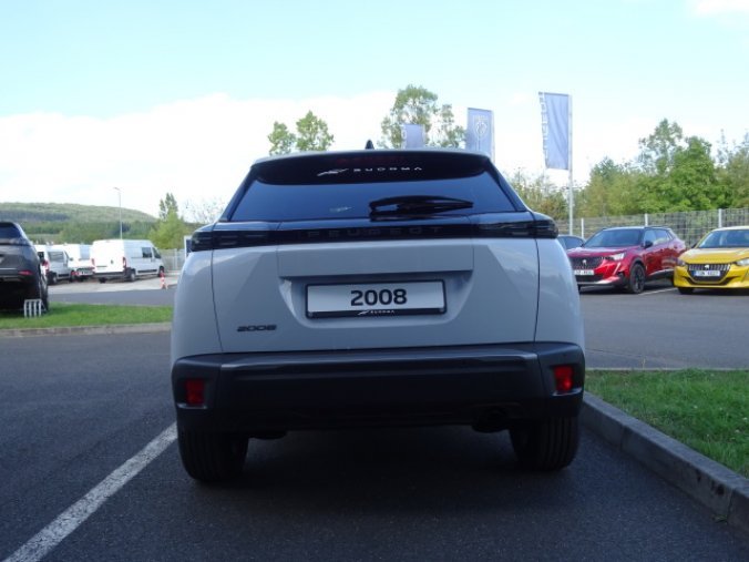 Peugeot 2008, ALLURE 1.2 PureTech 100k MAN6, barva bílá