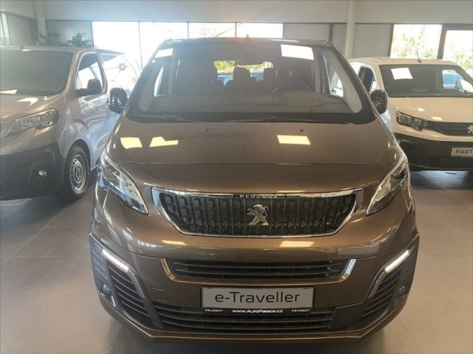 Peugeot Traveller, Peugeot Traveller ALLURE e 100kw, barva hnědá