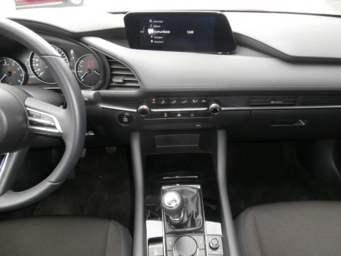 Mazda 3, Skyactiv G122, barva červená