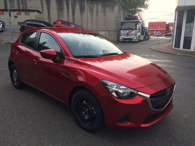 Mazda 2, 1.5i G 75K, barva červená